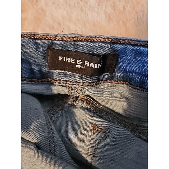 Fire and Rain Denim Cut Offs Womens 11 Blue Distressed Button Fly Cuffed Shorts - Picture 4 of 6